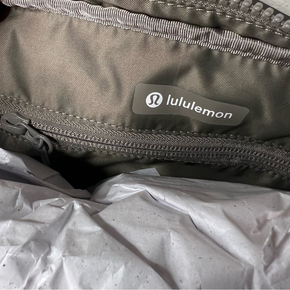 Lululemon Quilted Grid Belt Bag, 1.5L, Lined Leopard NWT - Picture 4 of 6